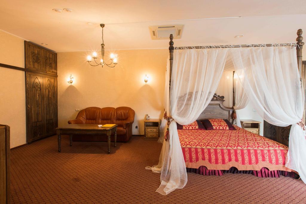 Kamelot Hotel Omsk Ngoại thất bức ảnh